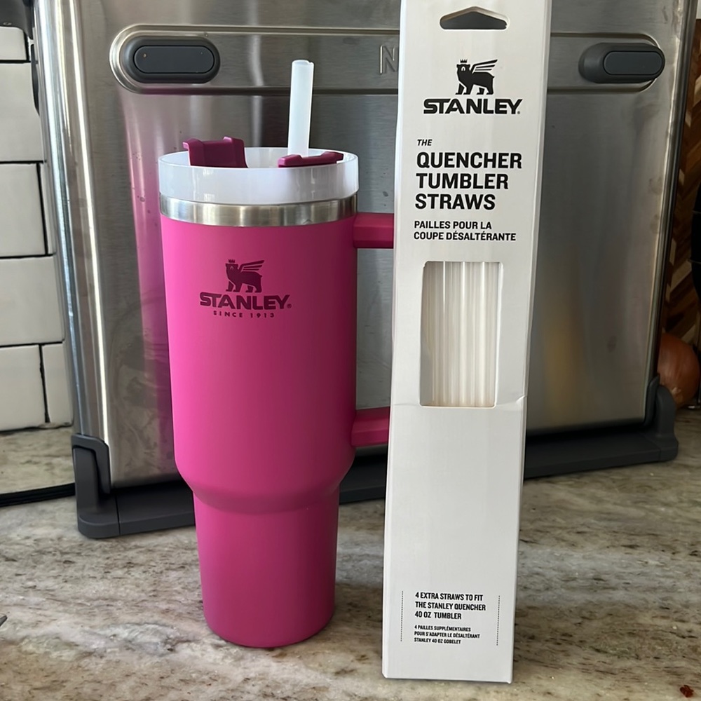 Stanley 40 oz quencher pink + 4 replacement straws